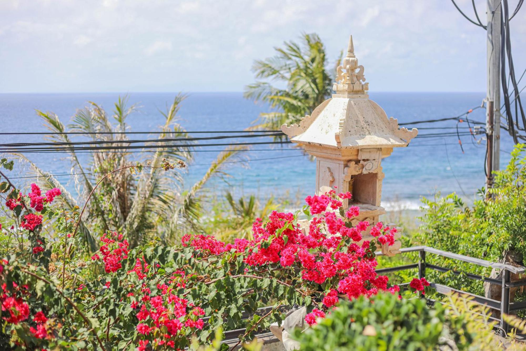 Manta Cottages With Sea View Batununggul Екстериор снимка