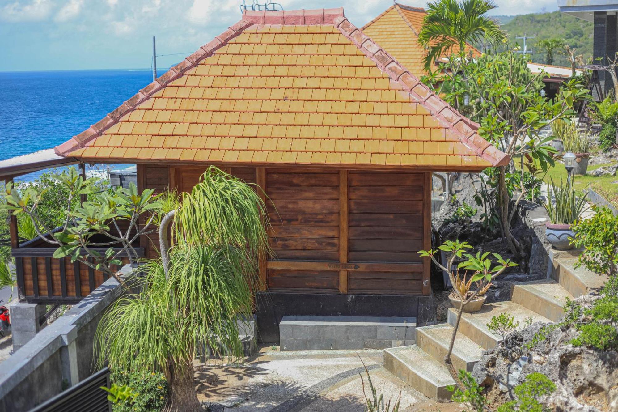 Manta Cottages With Sea View Batununggul Екстериор снимка