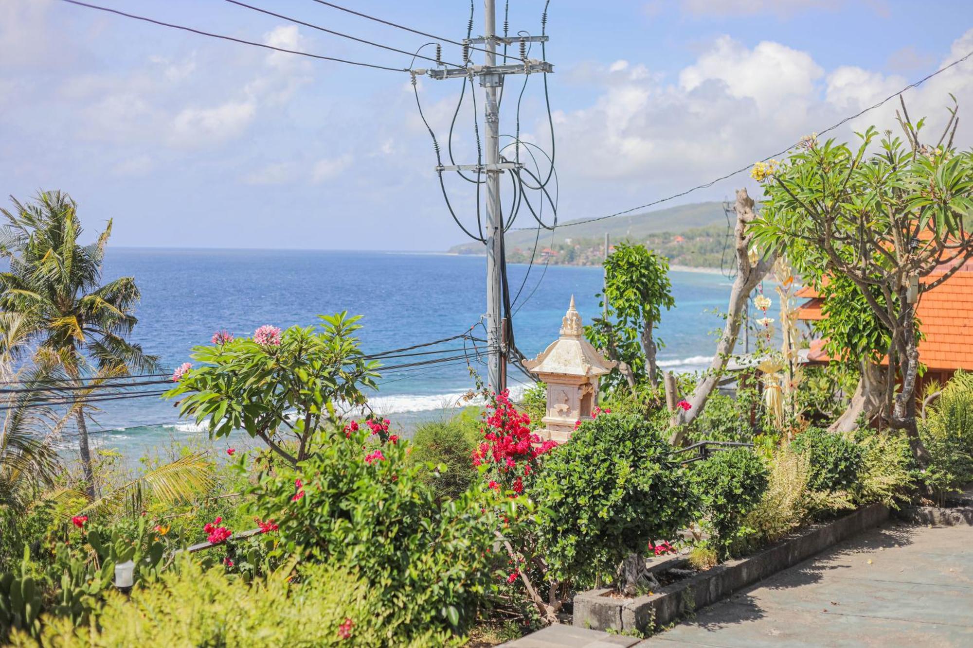 Manta Cottages With Sea View Batununggul Екстериор снимка