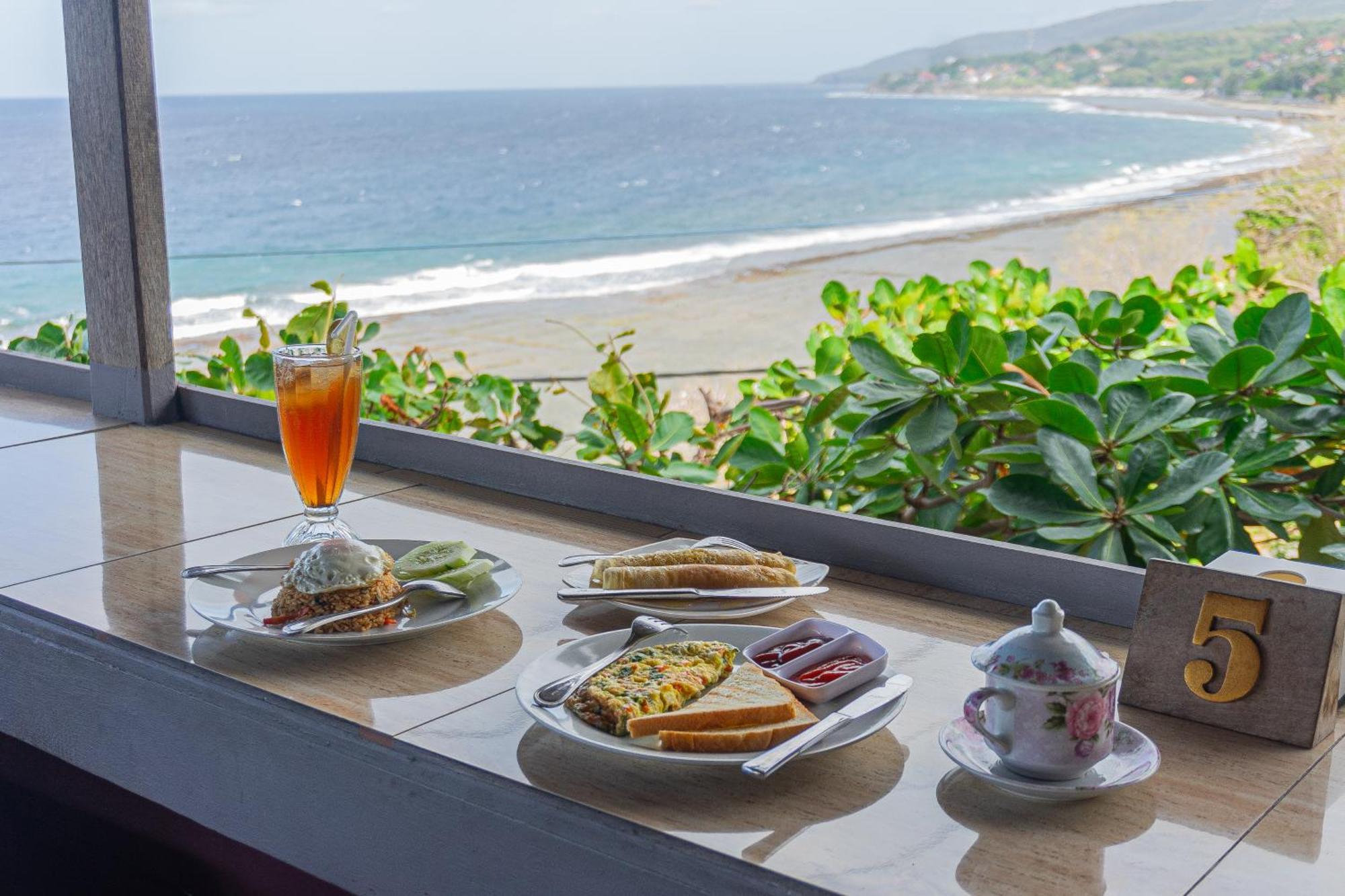 Manta Cottages With Sea View Batununggul Екстериор снимка