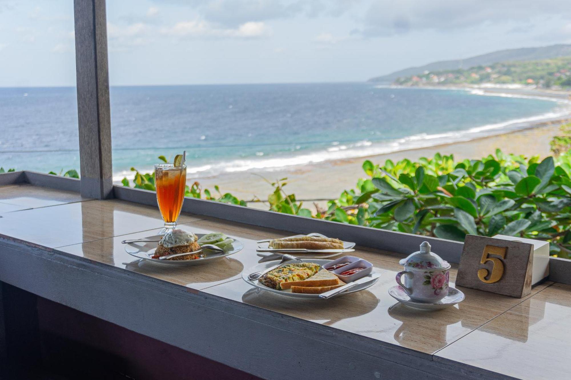 Manta Cottages With Sea View Batununggul Екстериор снимка