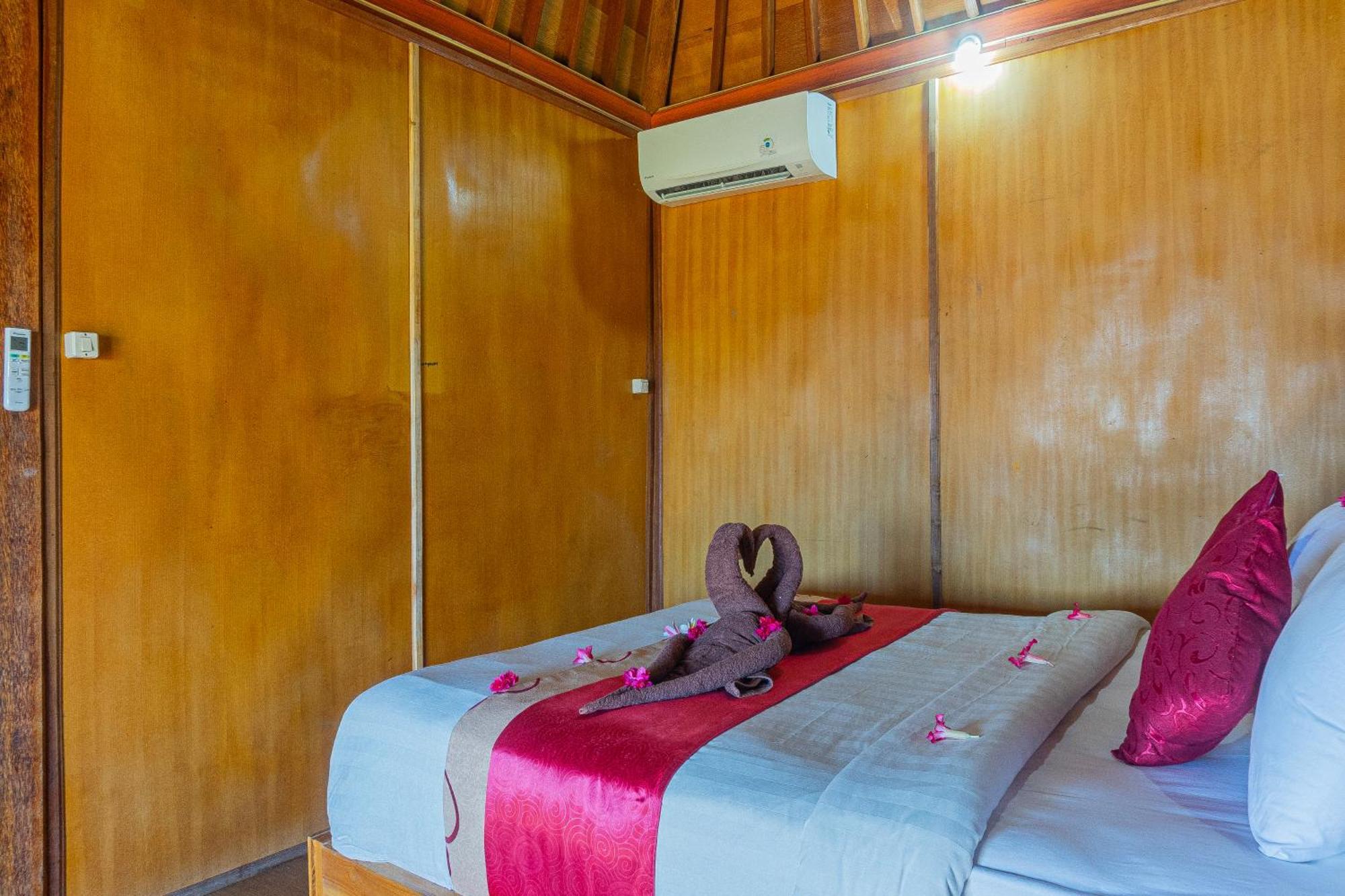 Manta Cottages With Sea View Batununggul Екстериор снимка