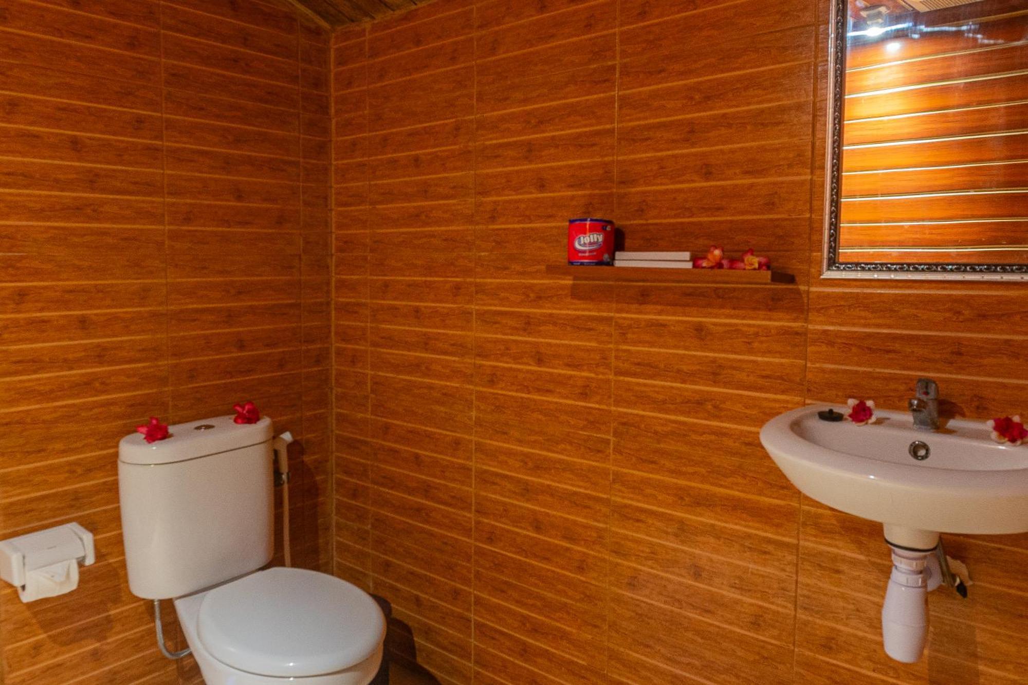 Manta Cottages With Sea View Batununggul Екстериор снимка